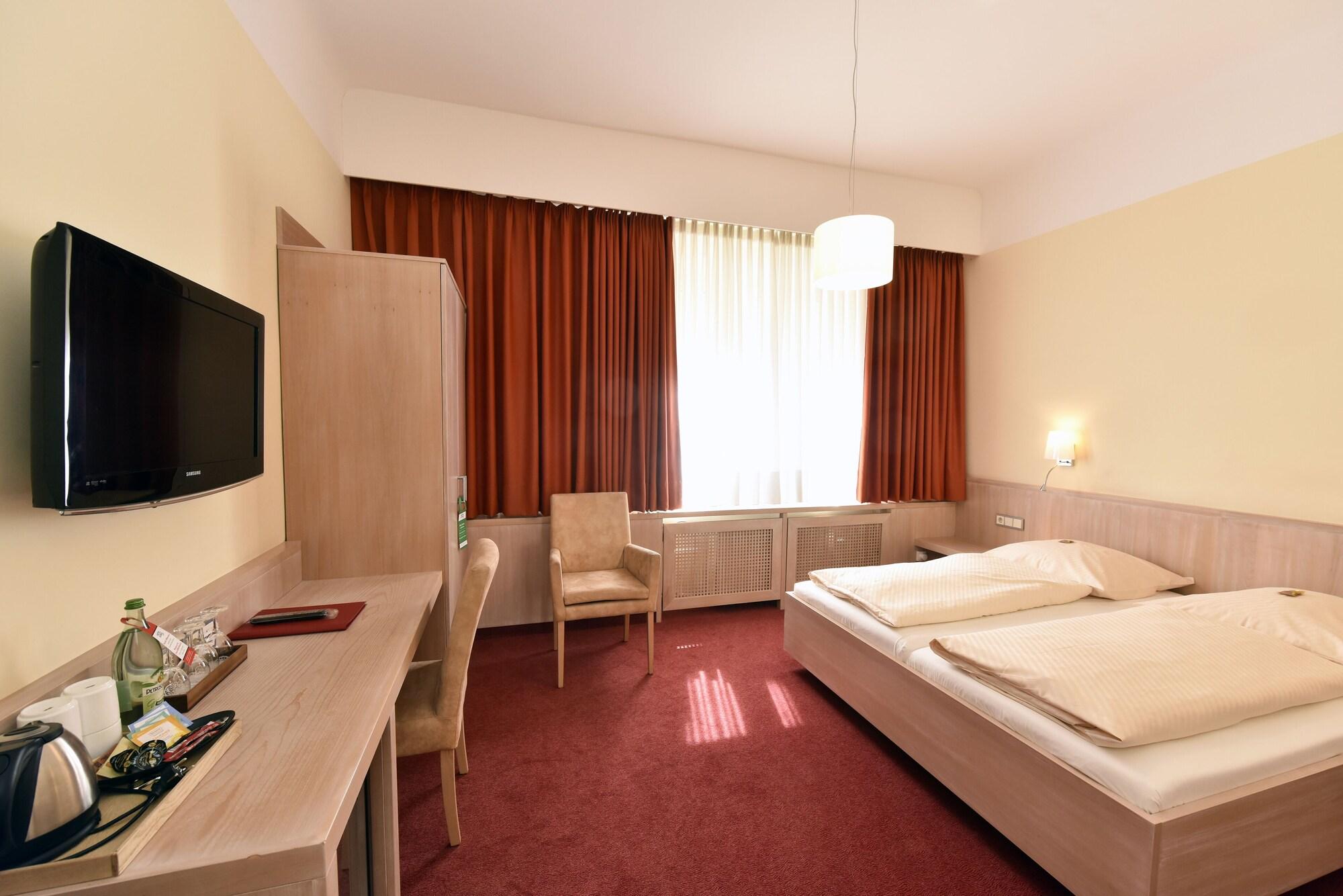 Hotel Adria Muenchen Экстерьер фото