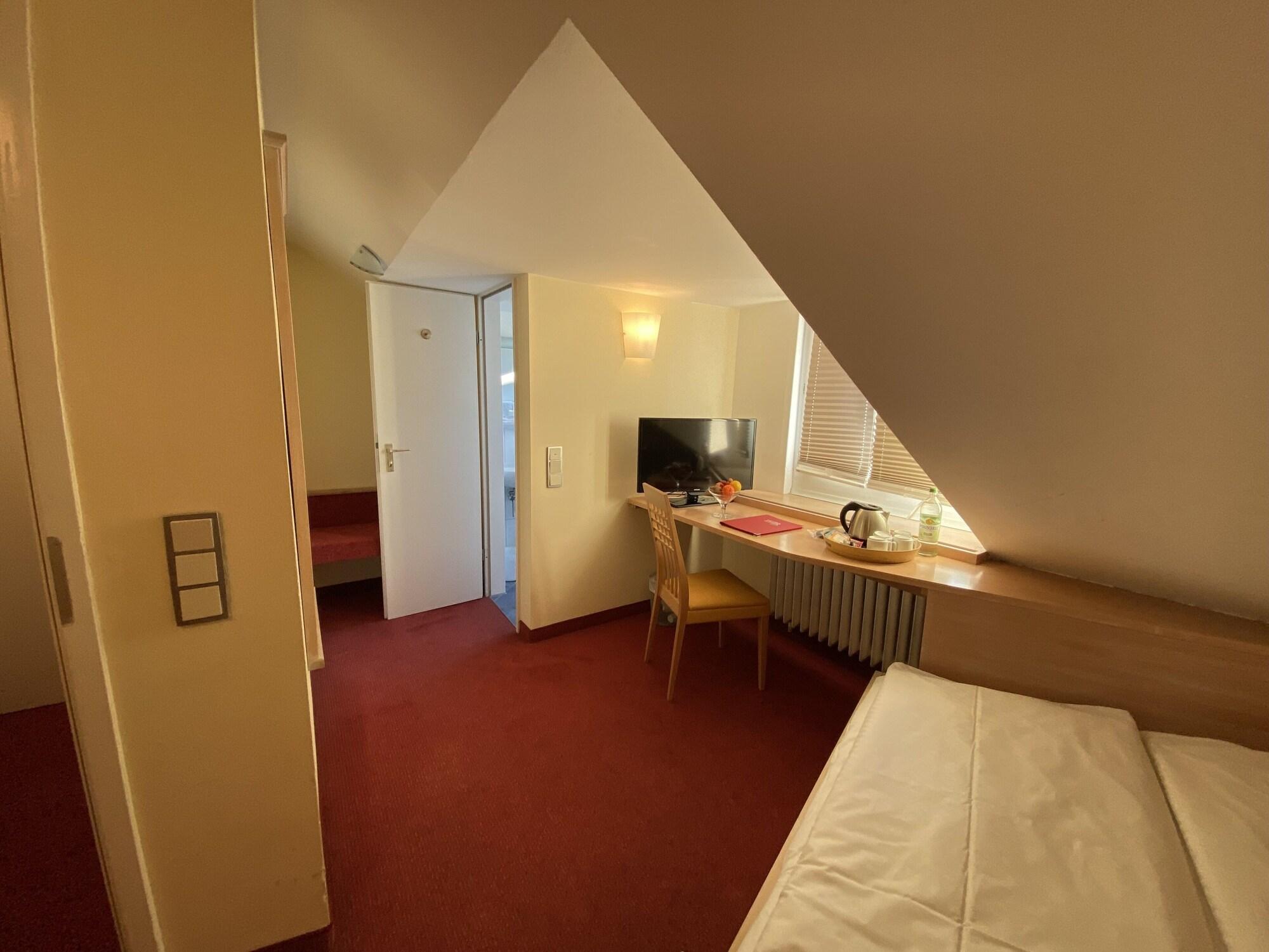 Hotel Adria Muenchen Экстерьер фото